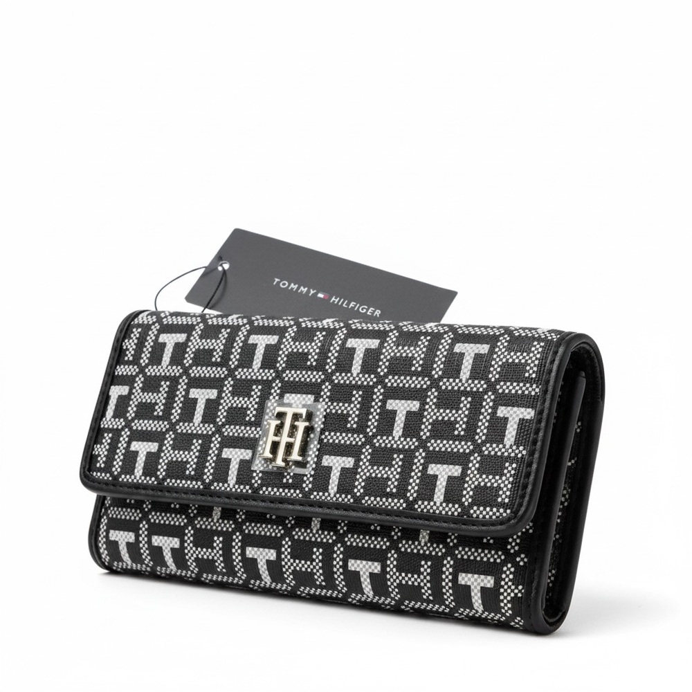 Tommy Hilfiger Black and White Women's Clutch Checkbook Wallet NWT